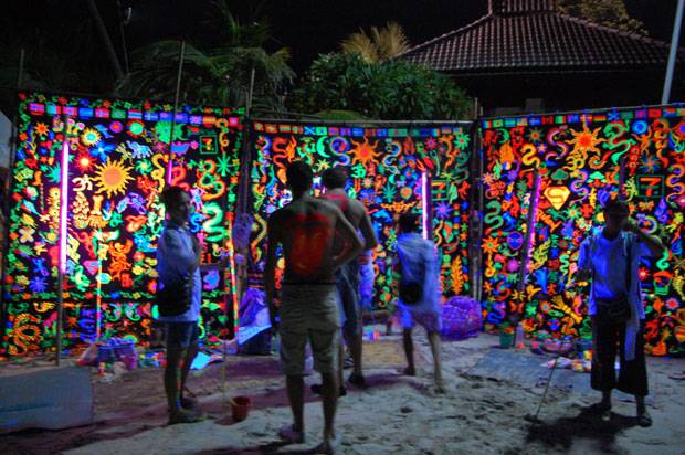 Colores en la fiesta de la luna llena Colores en la fiesta