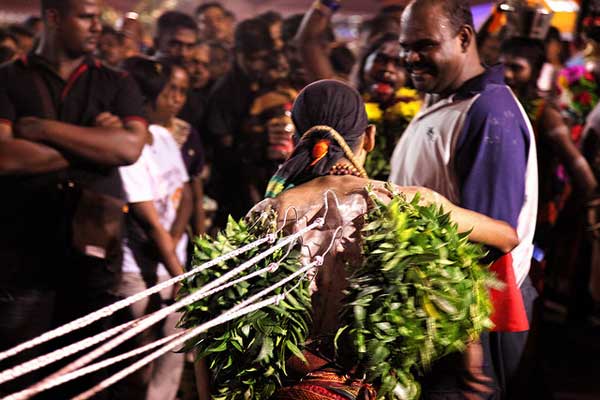 thaipusam-anzuelos