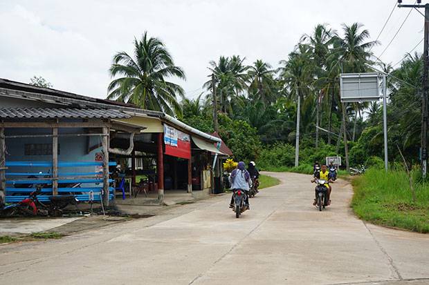 Motos circulando en Koh Yao Yai