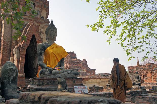 Buda-y-monje-ayuthaya
