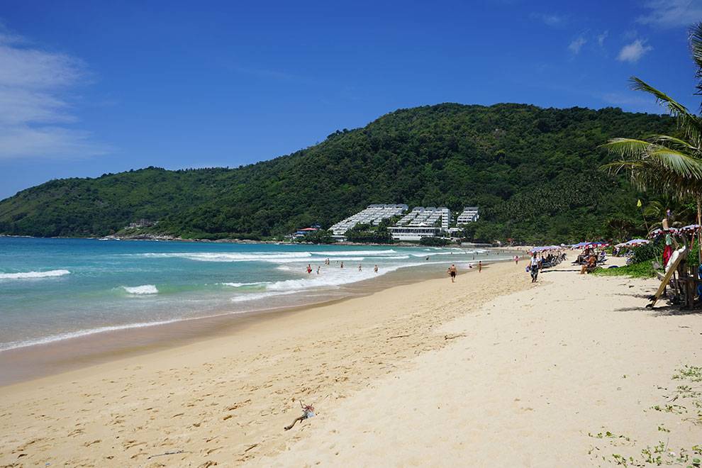 La playa de Nai Harn