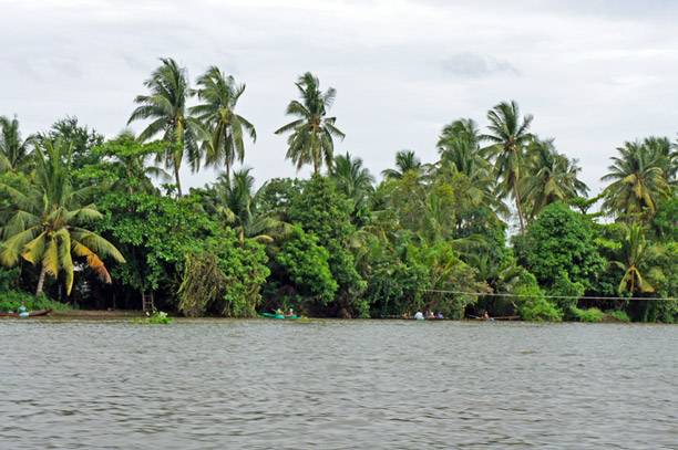 alrededores-de-ampawa Fotos del Mercado flotante de Amphawa en Tailandia (17)