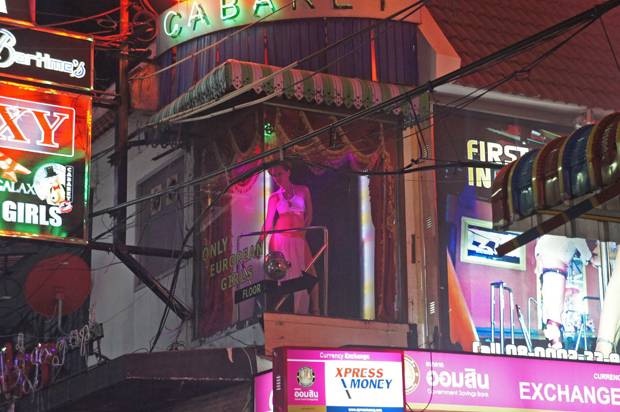 chica-europea-bailando chica-europea-bailando