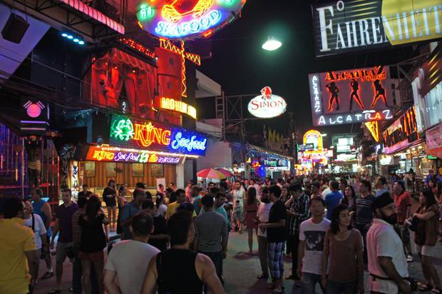 viendo-a-las-europeas walking-street-de-pattaya