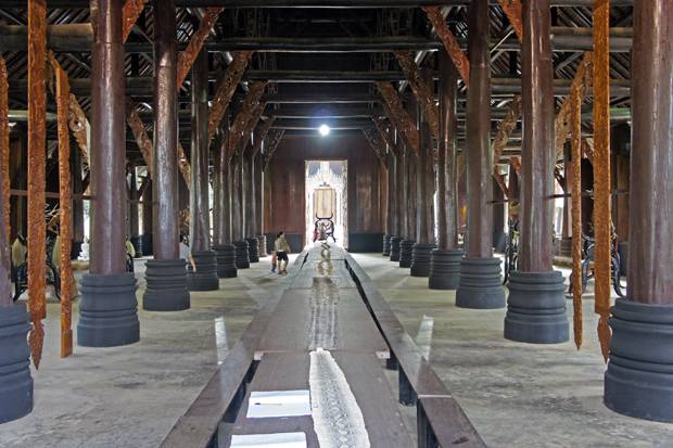 Casa-Negra-de-Chiang-Rai-por-dentro