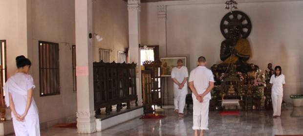 Extranjeros-haciendo-vipassana Extranjeros-haciendo-vipassana