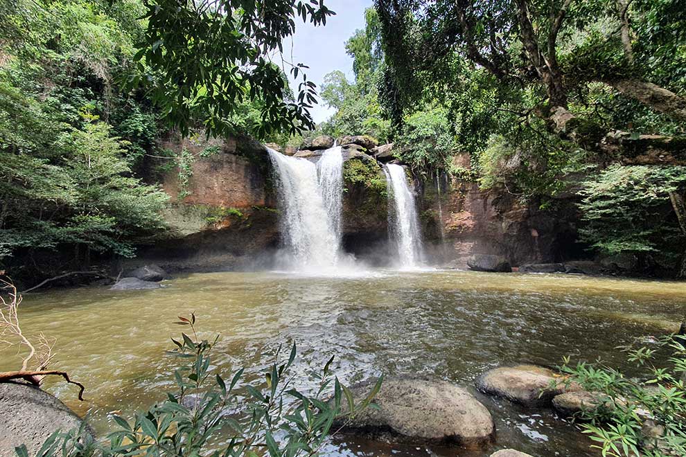 La cascada más famosa de Khao Yai Cascada Heow Suwat