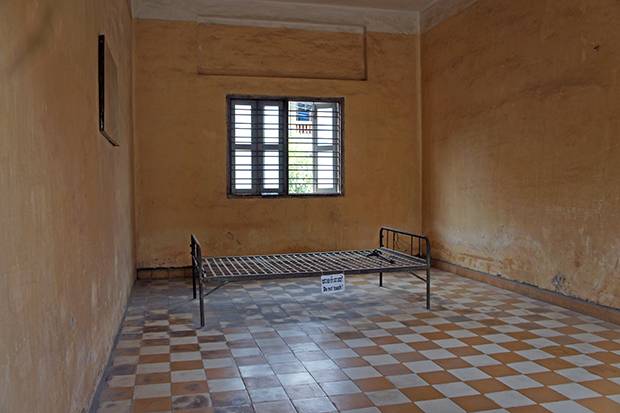 Museo-S-21-Sala-de-Interrogación Museo-S-21-Sala-de-Interrogación