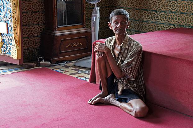 Tailandés en un templo