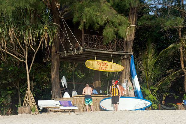 Alquiler-de-tablas-de-surf-en-Ao-Yai