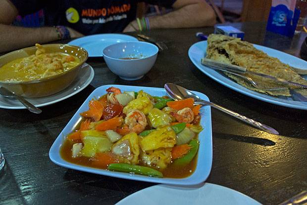 Comida-en-el-resort-del-lago