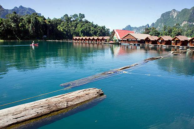 Resort-en-Khao-Sok-en-el-lago
