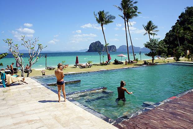 Piscina-de-thanya-resort-en-Koh-Ngai