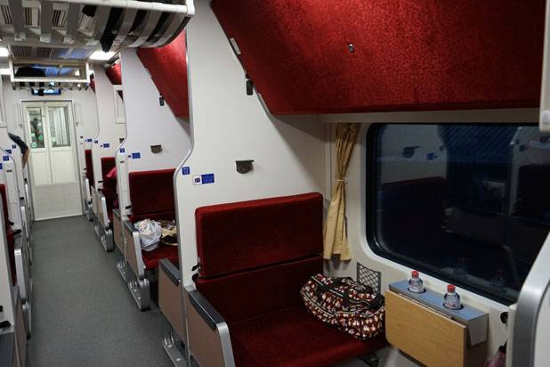 Asientos antes de ser convertidos en cama asientos tren