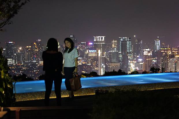 Haciéndose una foto-en-el-Skye-bar