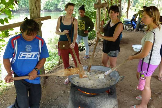 Preparando-la-comida-de-los-elefantes