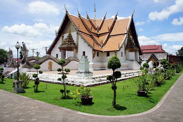 Wat-Phumin-desde-fuera-peq