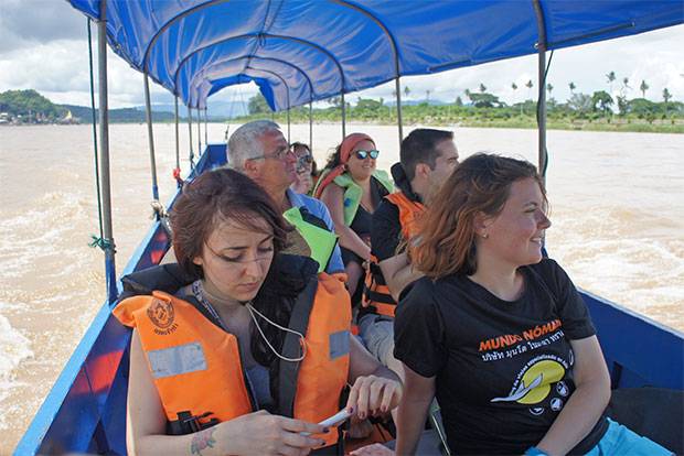 Barco-rumbo-a-laos-en-el-mekong