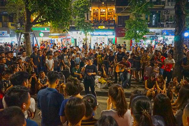 lago de Hanoi Domingo en el lago de Hanoi