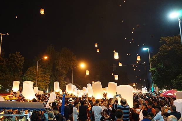 Puente de Chiang Mai Cerca del puente