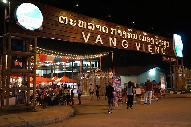 Vang Vieng Mercado nocturno de Vang Vieng