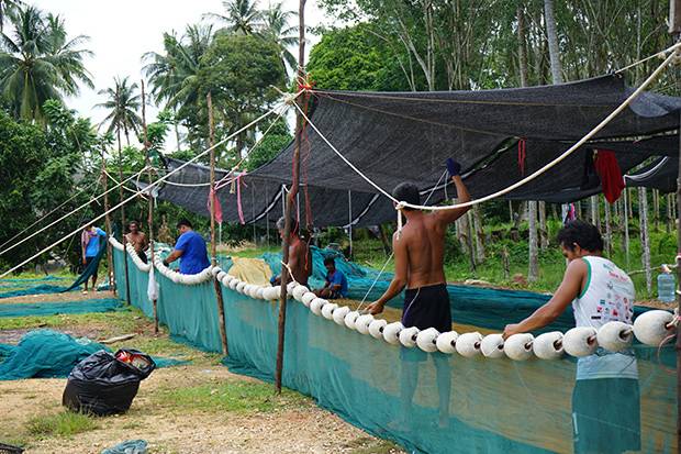 Pescadores trabajando en la isla