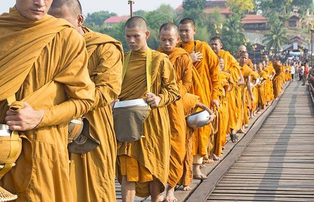 Comportamiento hacia los monjes en Tailandia