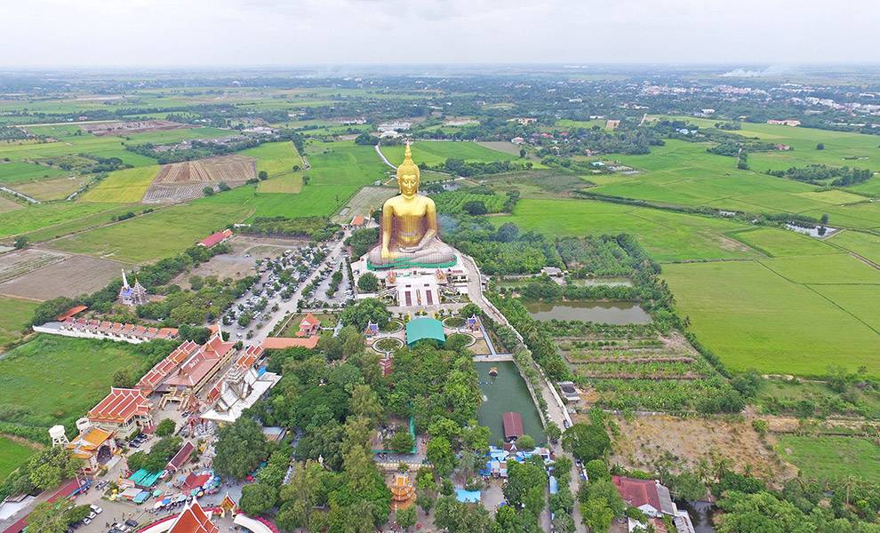 El Gran Buda de Ang Thong se encuentra en el Wat Muang y mide 92 metros Gran Buda de Ang Thong