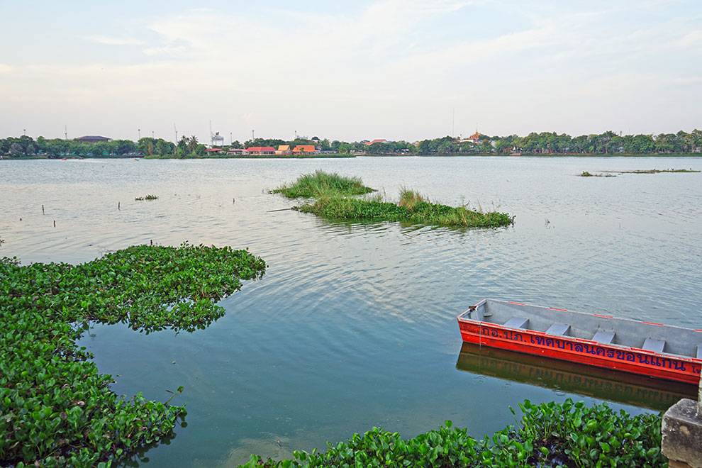 El lago de Khon Kaen Bueng Kaen Nakhon