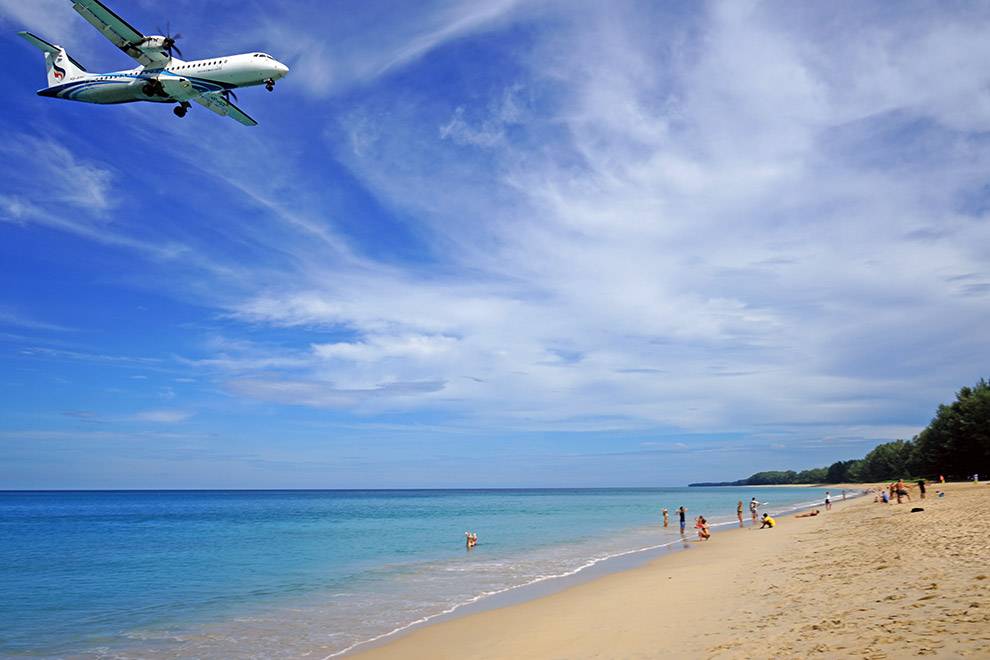 Avión aterrizando en Phuket