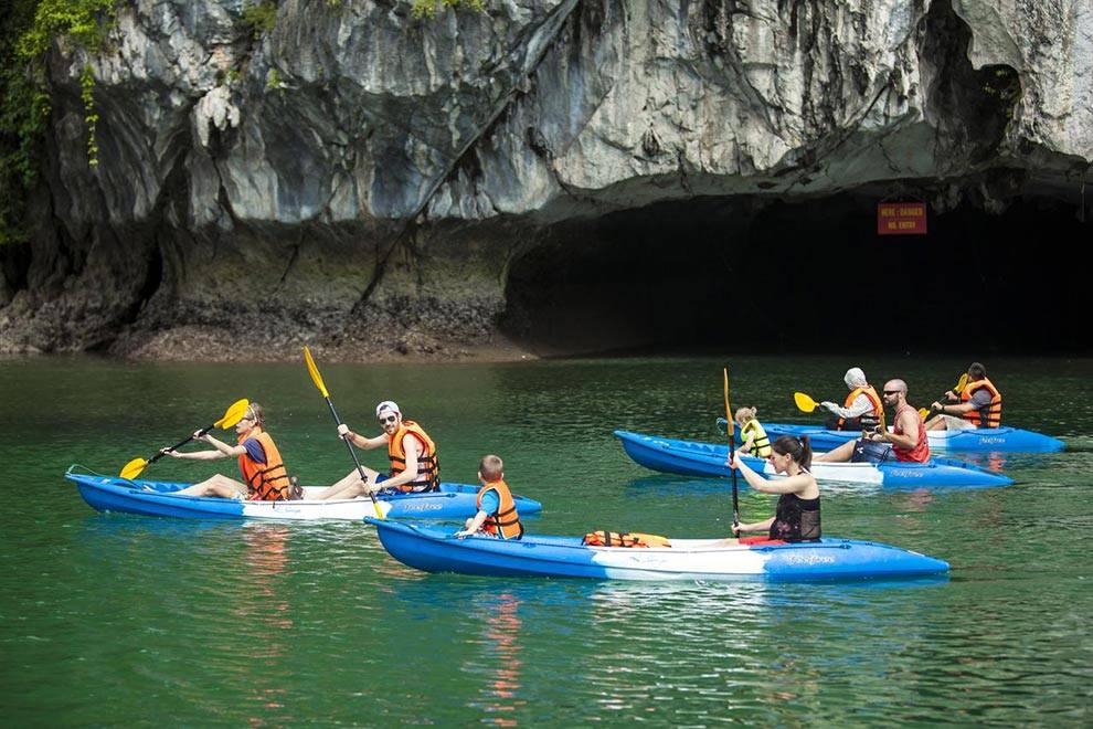 Kayak en la Bahía de Ha Long