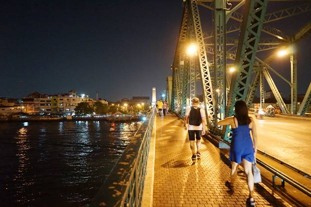 Memorial bridge Puente que te lleva al mercado
