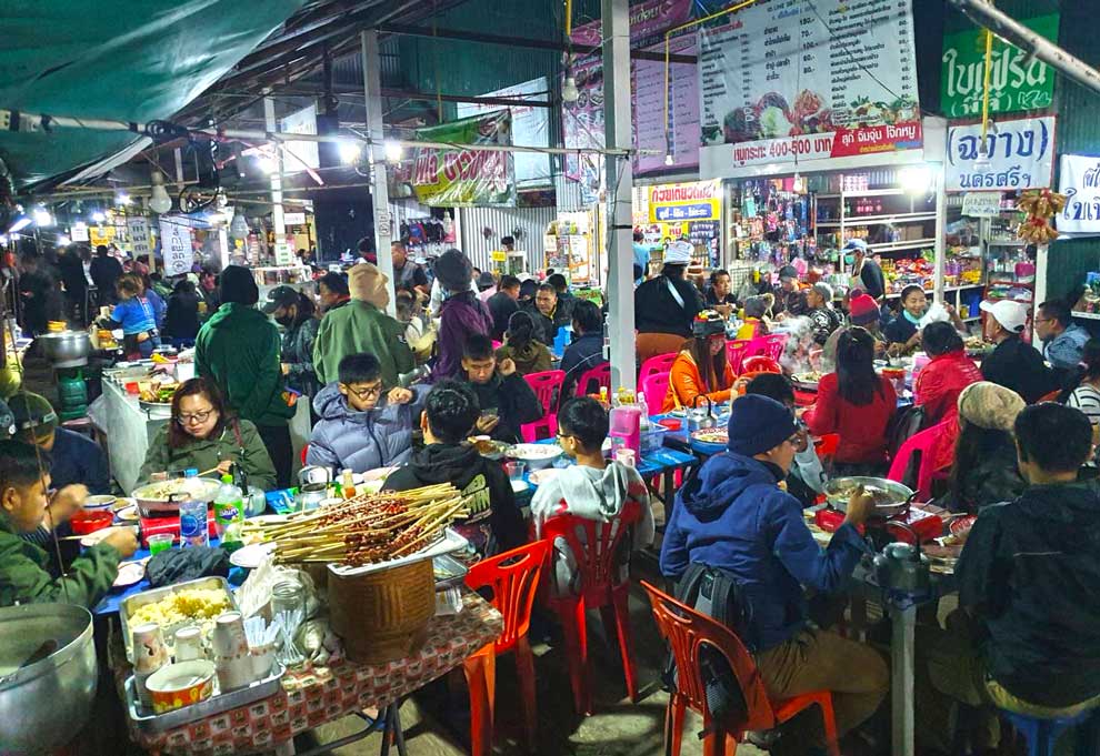 Cena en un restaurante de Phu kradueng restaurante de Phu kradueng