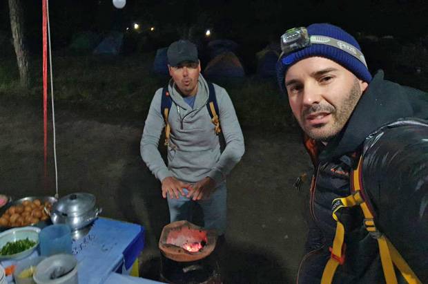 Temprano en Phu Kradueng con frío Mañana en Phu Kradueng