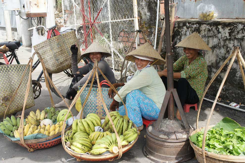 Vietnamitas sonriendo en el Delta del Mekong Vietnamitas sonriendo