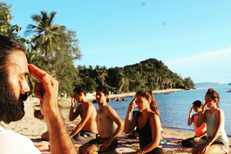 Estudiantes de Yoga en la isla de Koh Phangan Yoga en Koh Phangan