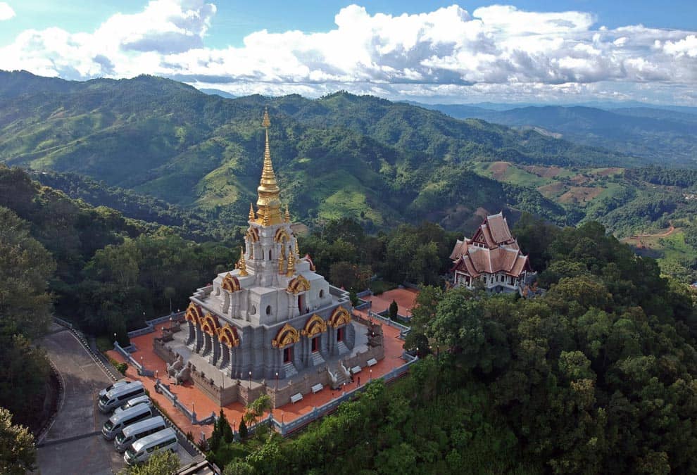 Templo en Mae Salong Templo de Prathat Santi Khiri en Mae Salong