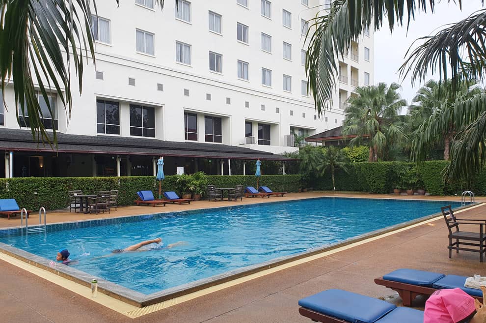 Piscina del hotel Tinidee