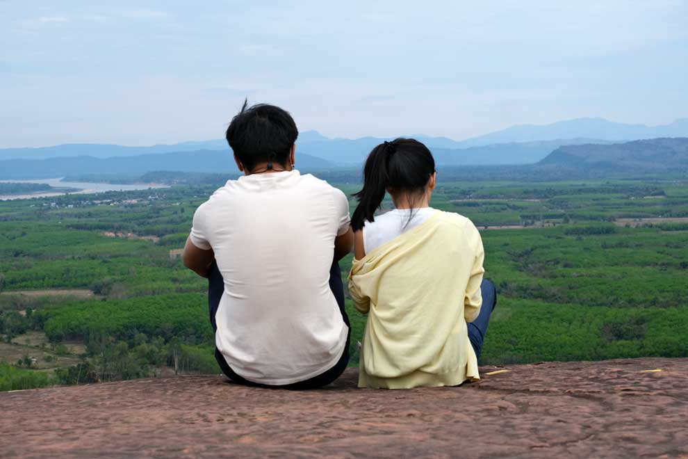 Pareja en Tailandia Pareja en Tailandia en la montaña