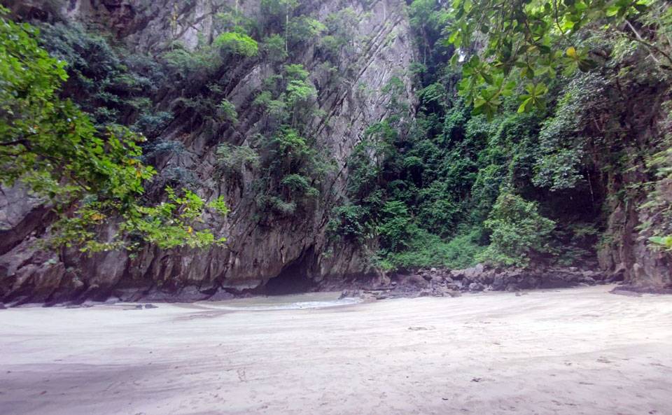Tham Morakot la Tham Morakot, la playa escondida de Koh Muk