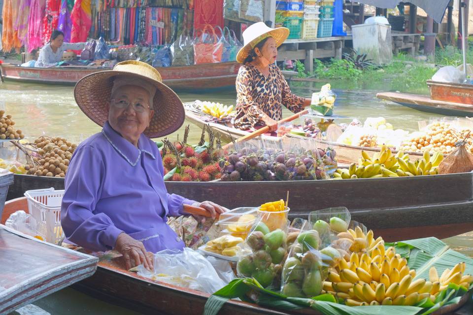 Damnoen Saduak Vendedoras del mercado flotante