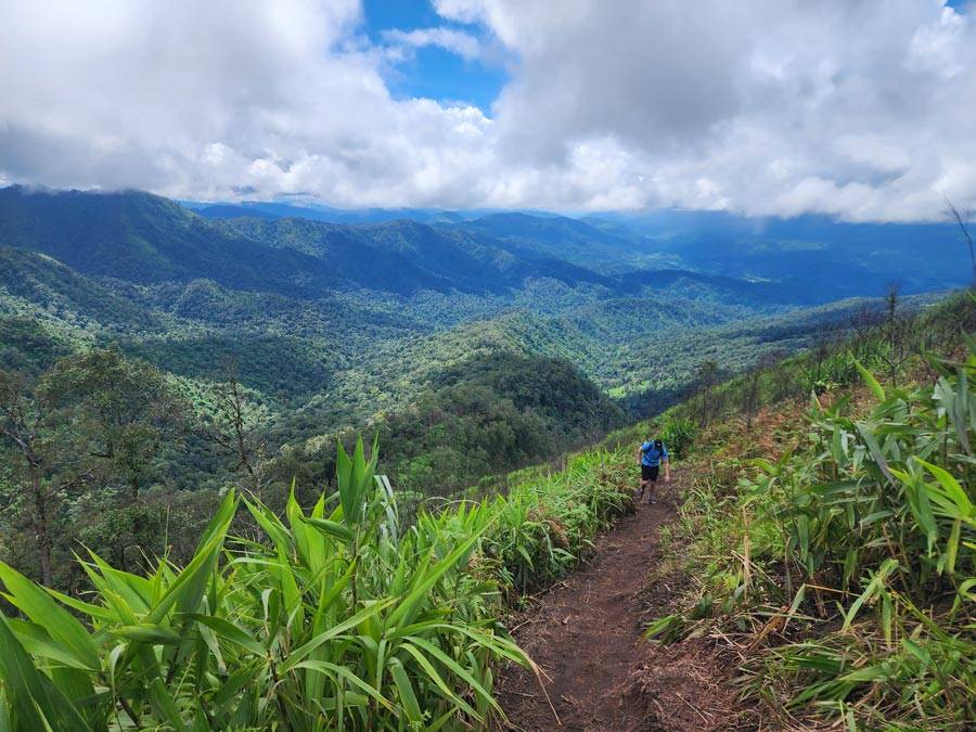 Casi en la cima Casi en la cima del Phu Soi Dao