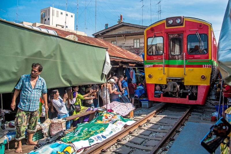 mercado bangkok Mercado de la vía del tren - Qué ver en Bangkok - Mundo Nómada